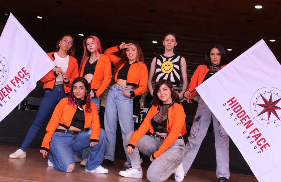 Jóvenes de Medellín se certificaron en hip-hop y k-pop, con el proyecto Indefinibles