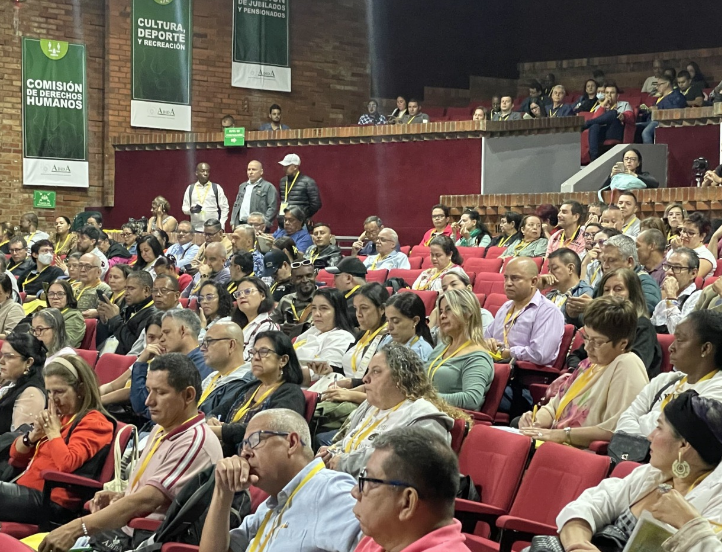 Maestros de Medellín participan en encuentro sobre pedagogía, investigación y experiencias