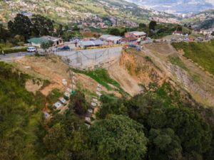 Más de 300 personas se benefician con la reconstrucción de la vía en la vereda El Patio, en San Cristóbal