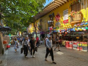 En diciembre, en el Centro de Medellín el comercio estará abierto de domingo a domingo