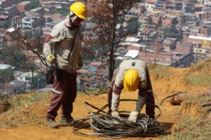 Flash informativo - Desmantelan circuito de energía utilizado por grupos ilegales para lotear el Pan de Azúcar - abril 15