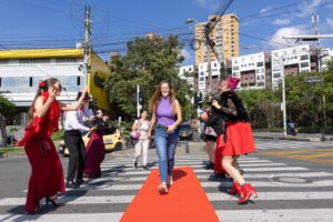 Medellín se moviliza por la seguridad vial en su semana dedicada.