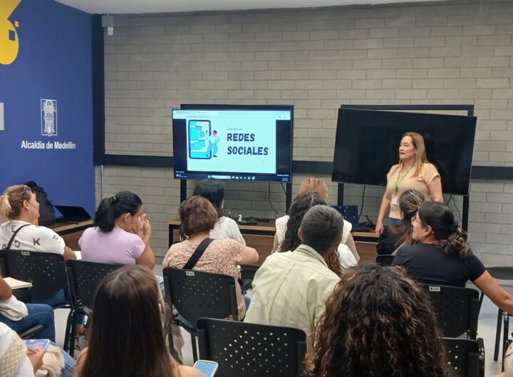 "Redes Sociales y Transformación Digital para Emprendedores" Comunas Conecta