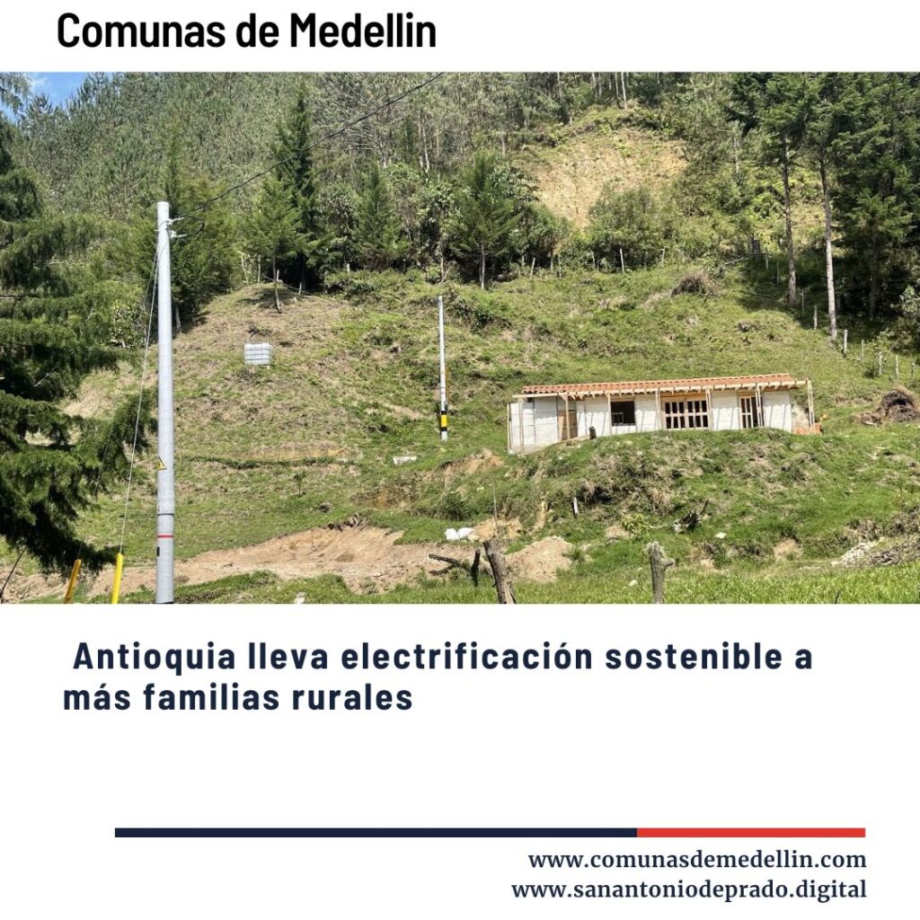 Casa rural en una zona montañosa de Antioquia con instalación de postes eléctricos