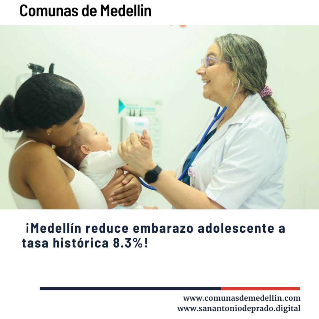 Pediatra examinando a un bebé en brazos de su madre durante una consulta de salud infantil en las comunas de Medellín, simbolizando avances en prevención y atención materna.