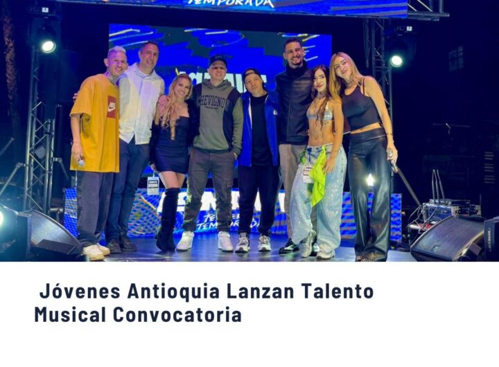 Grupo de personas en escenario con fondo azul, texto "Comunas de Medellín" y "Jóvenes Antioquia Lanzan Talento Musical Convocatoria", promoviendo evento musical en Antioquia