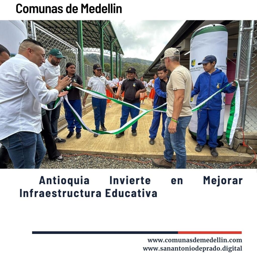 Grupo de personas, incluyendo funcionarios y estudiantes, cortando una cinta verde y blanca en la inauguración de mejoras en infraestructura educativa en Antioquia, con fondo de instalaciones escolares y montañas