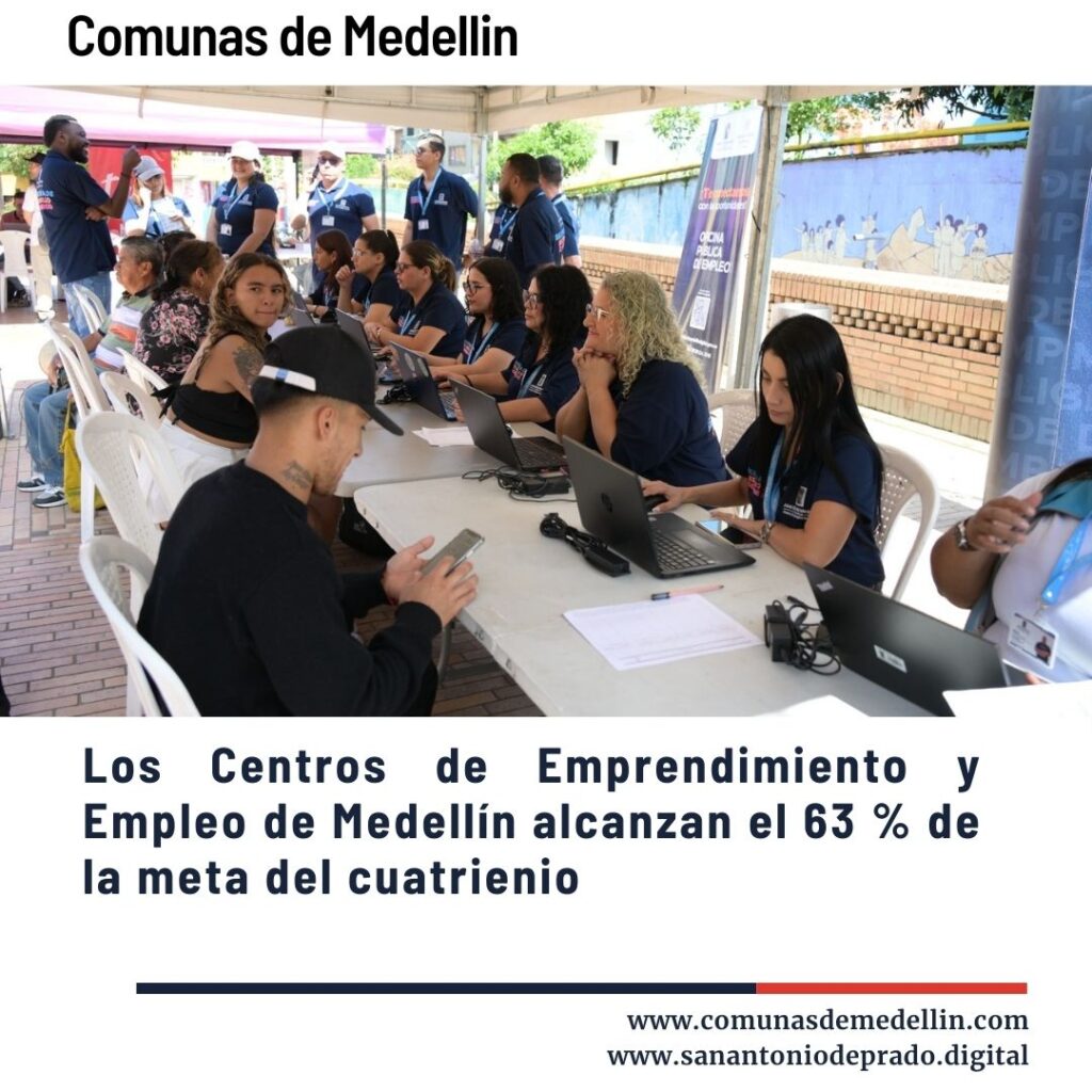 Grupo de personas en un evento de los Centros de Emprendimiento y Empleo de Medellín, trabajando con laptops bajo una carpa, alcanzando el 63% de la meta del cuatrienio.