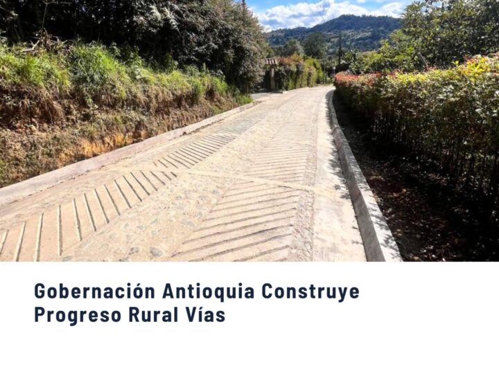Vía rural en proceso de pavimentación o placa huellas en zona verde de las comunas de Medellín, proyecto de la Gobernación de Antioquia.