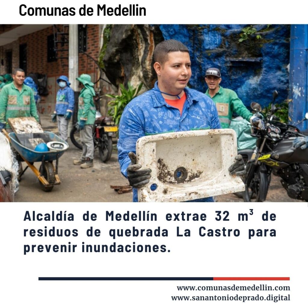 Trabajadores de la Alcaldía de Medellín extrayendo 32 m³ de residuos de la quebrada La Castro para prevenir inundaciones