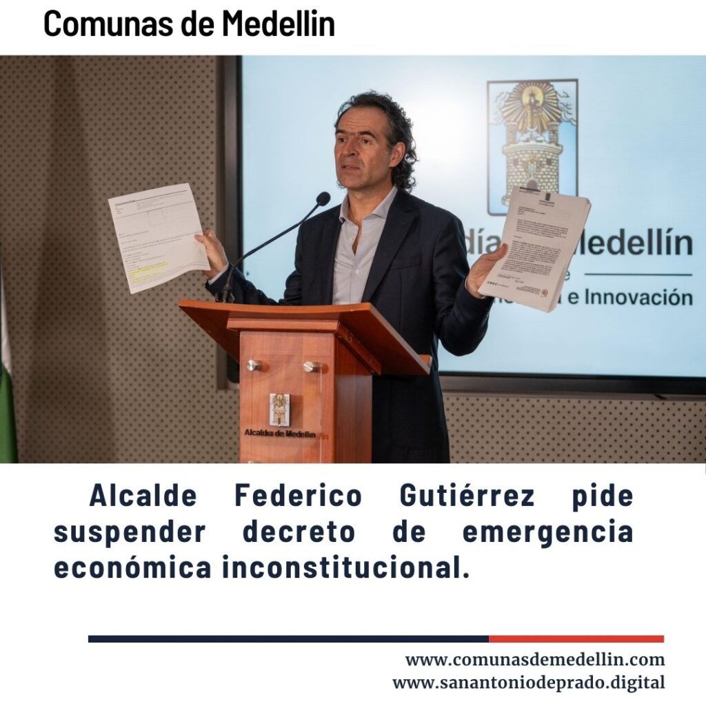 Alcalde o funcionario en podio solicitando a la Corte Constitucional frenar efectos de reforma tributaria nacional, con banderas de Colombia y escudo de Medellín - Comunas de Medellín.