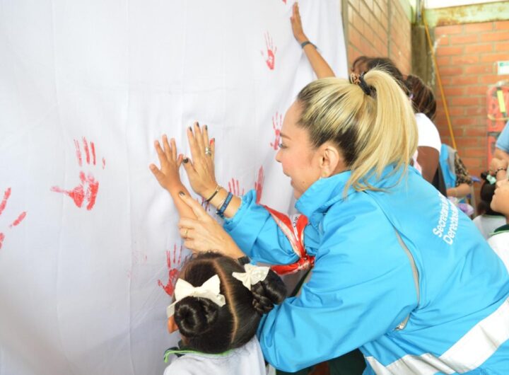 En el Día de las Manos Rojas el Distrito reafirma  acciones para prevenir el reclutamiento, uso y utilización  de menores 