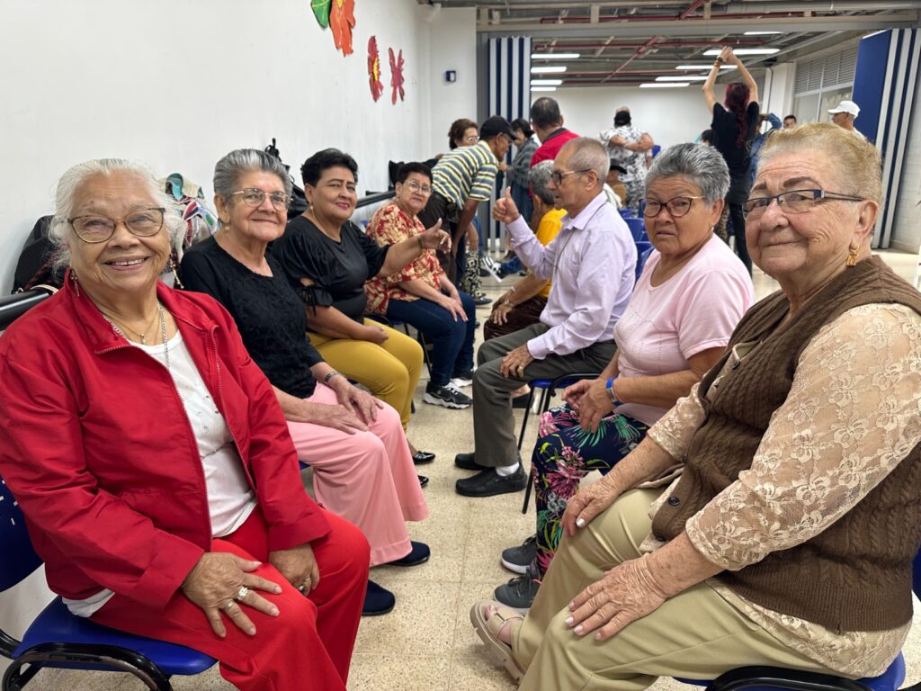 Formación para 362 Cuidadoras de Personas Mayores en Medellín