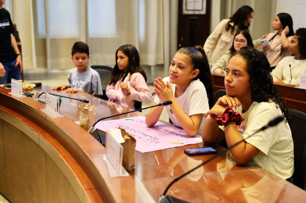 Niñas, niños y adolescentes de Medellín hicieron propuestas en el escenario democrático como concejales por un día