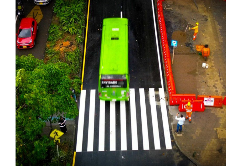Medellín habilita avenida El Poblado antes de lo previsto tras emergencia en quebrada La Presidenta*