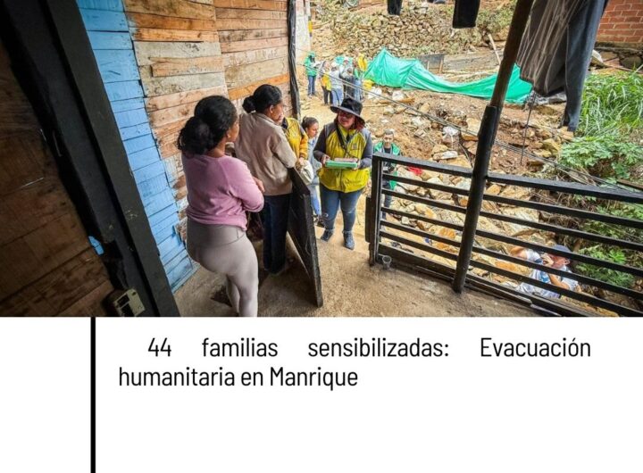 44 Familias en Alto Riesgo de Manrique Reciben Sensibilización para Evacuación Humanitaria