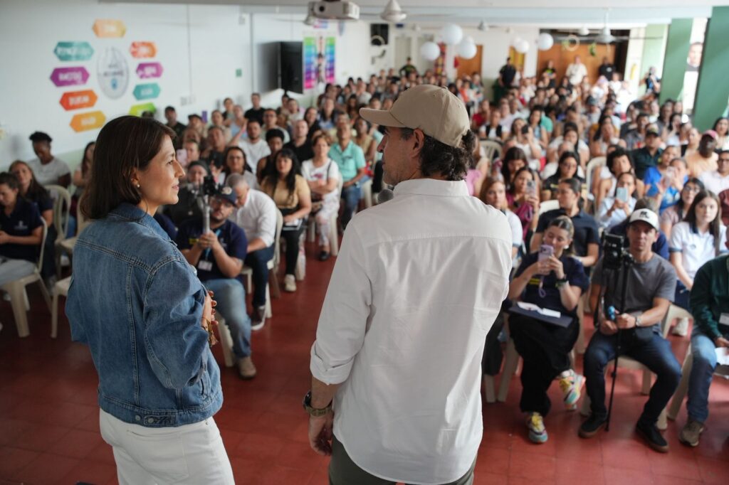 Gran Escuela para la Familia Medellín 3.500 Participantes