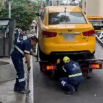 Taxista huye en contravía por Metroplús en Medellín
