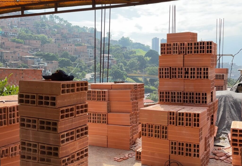 Alcaldía frena construcciones ilegales en Manrique