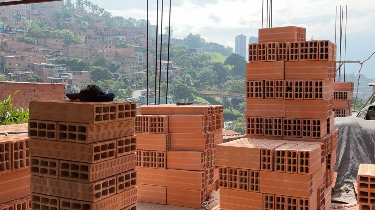 Alcaldía frena construcciones ilegales en Manrique