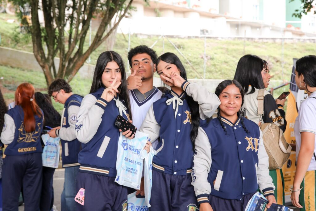 17.000 Estudiantes Medellín Siguiente Nivel