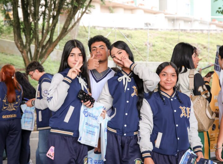 17.000 Estudiantes Medellín Siguiente Nivel