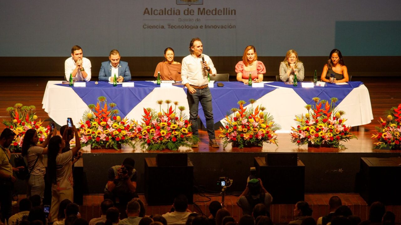 Líderes estudiantiles posesionados Medellín