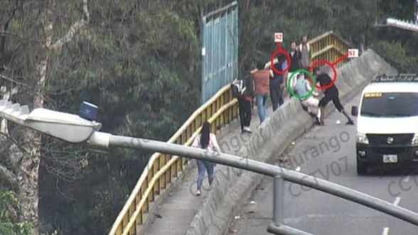 Capturan dos hombres por hurto en Laureles