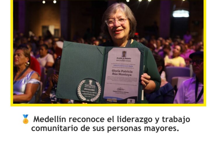 Reconocen a personas mayores por su liderazgo en Medellín